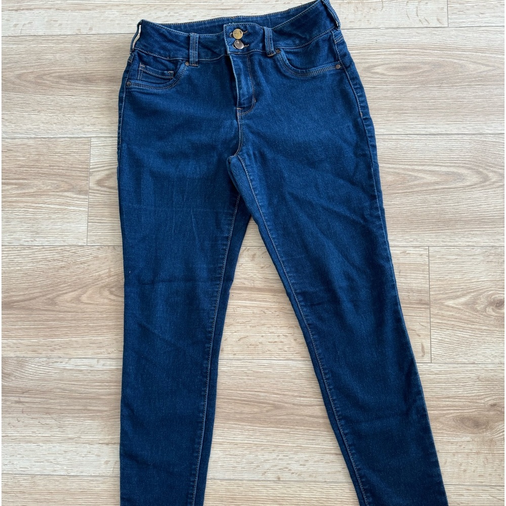 D Jeans . Mid waist, skinny, dark denim. Size 6